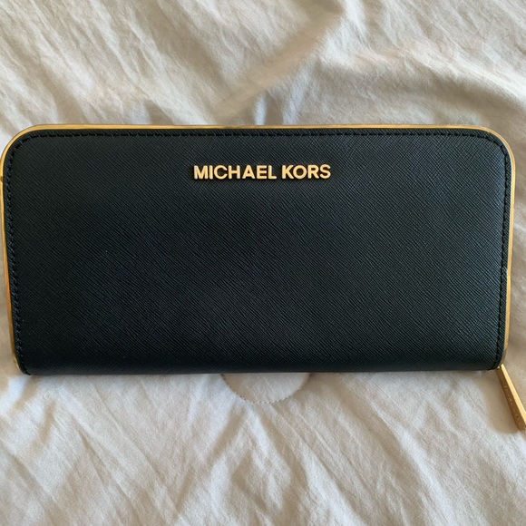 Michael Kors Handbags - Michael Kors Wallet